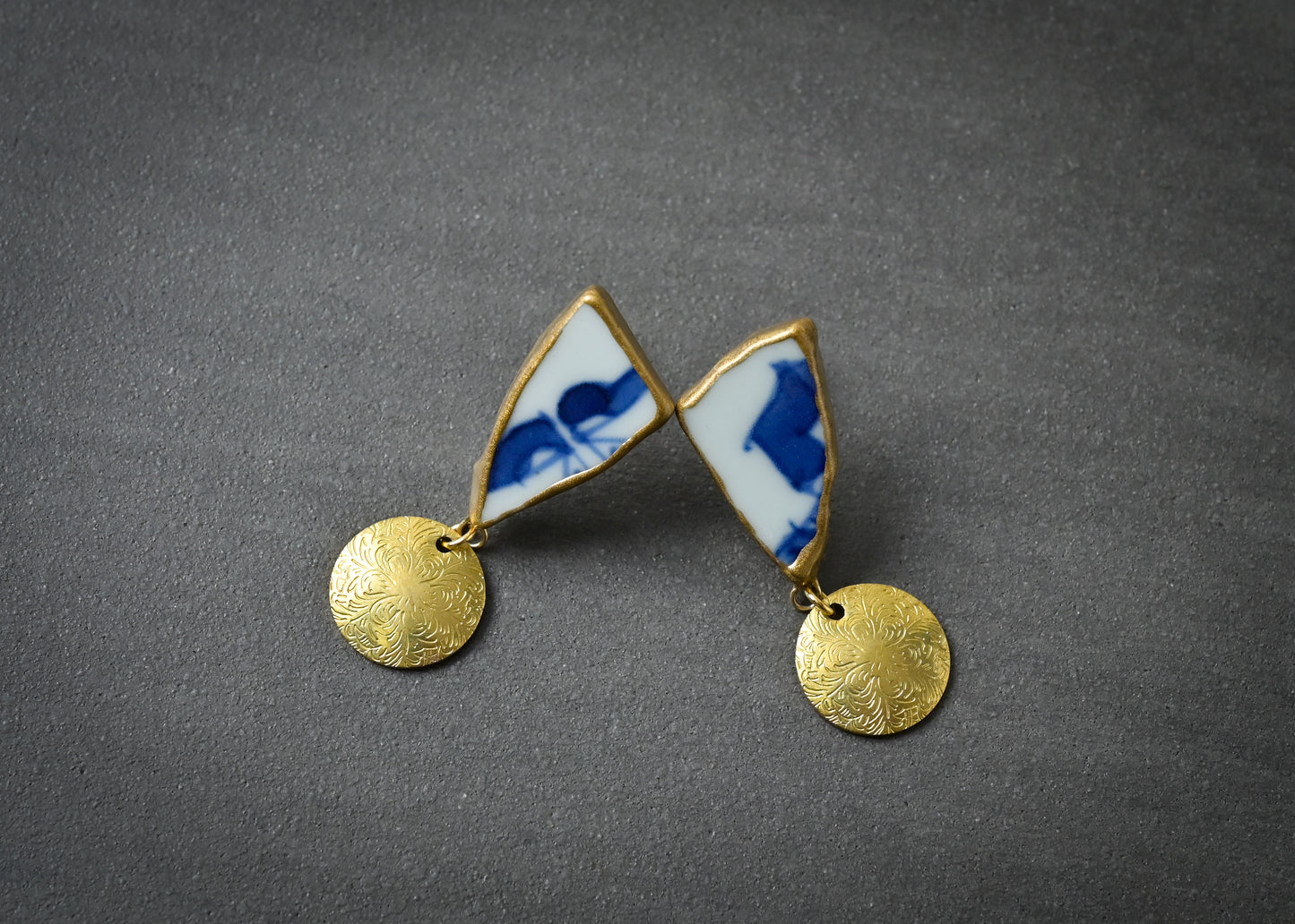 【一点もの・金継ぎピアス】うつわをまとう – 青のジオメトリー|梨絵