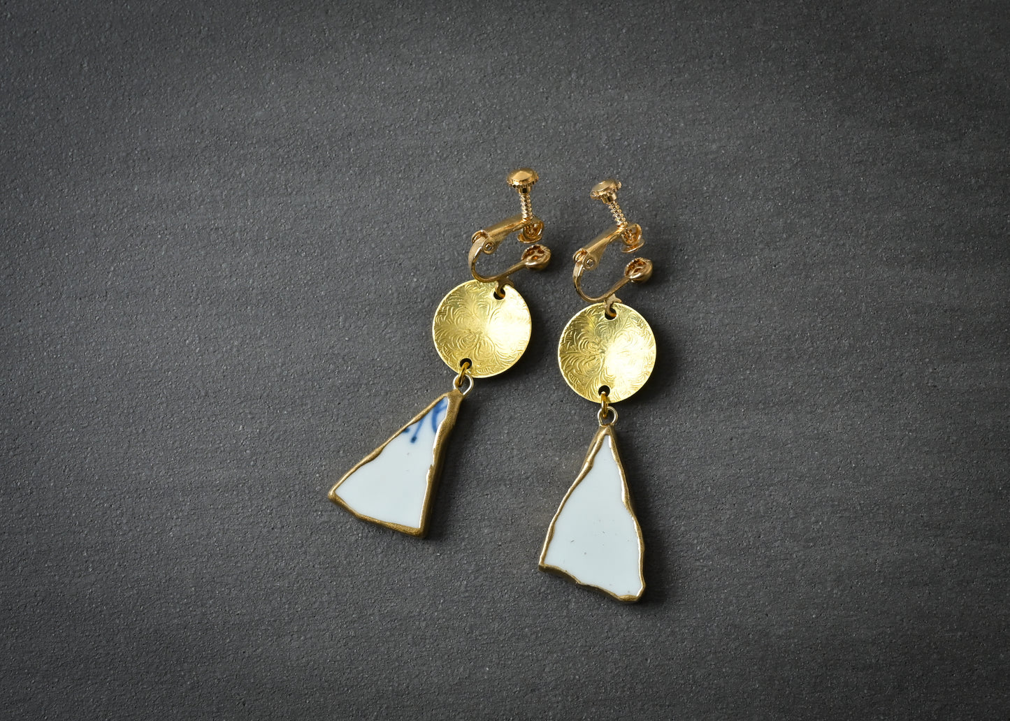 【一点もの・金継ぎピアス】うつわをまとう – 青のジオメトリー|梨絵