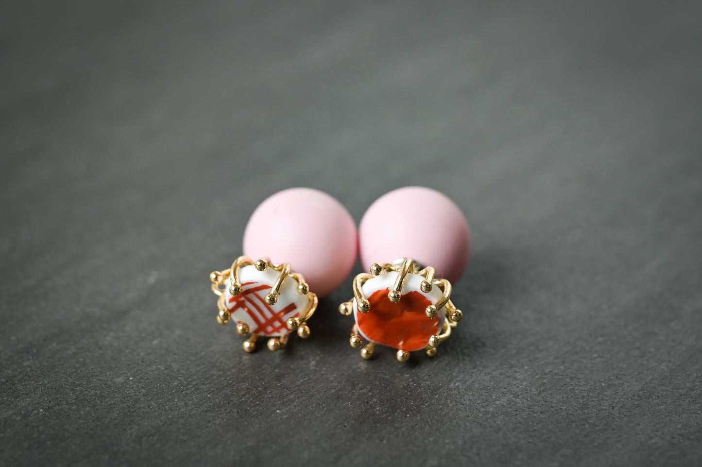 赤 ピンクアクリルパール ピアス|kusano