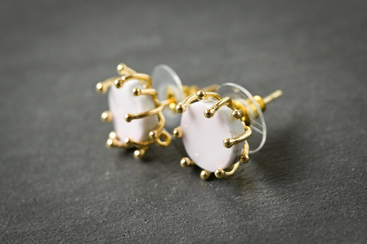 ピンク ピンクアクリルパール ピアス|kusano