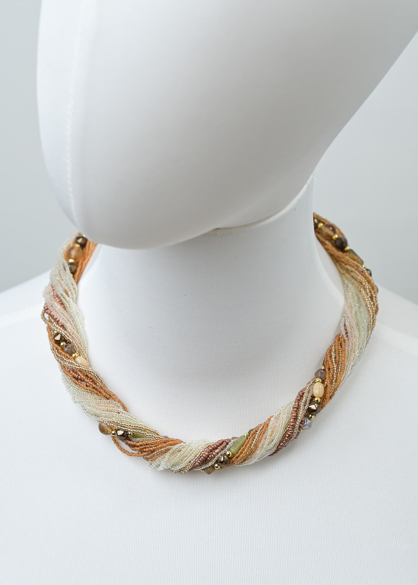 軽いのにゴージャス!ベネチアンシードグラスのネックレス