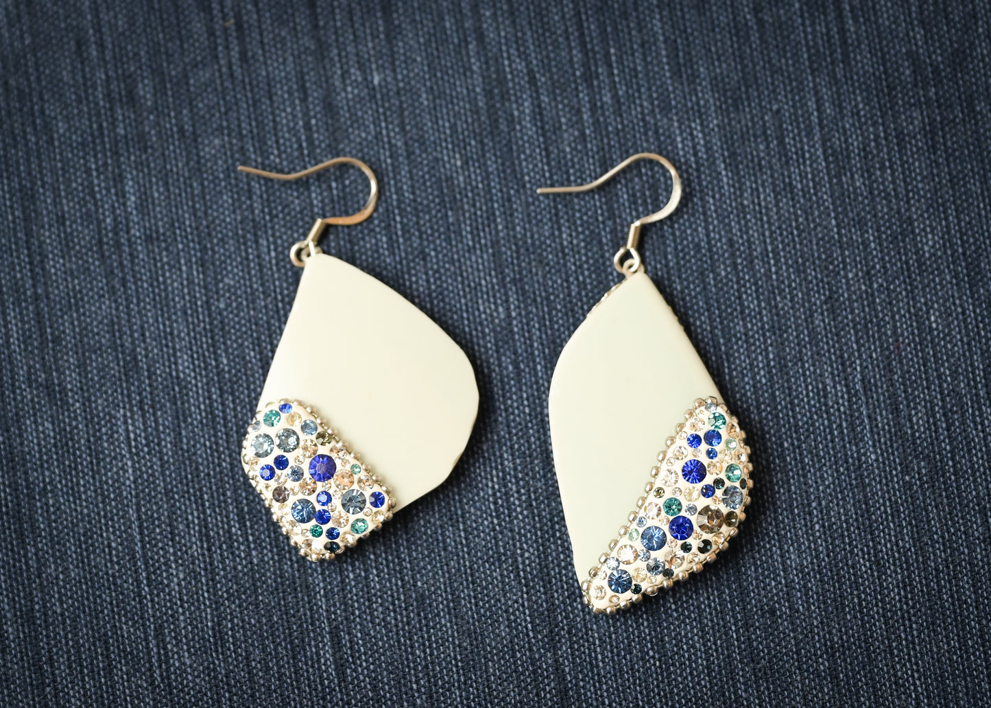 白肌ピアス|畠道亜紀子