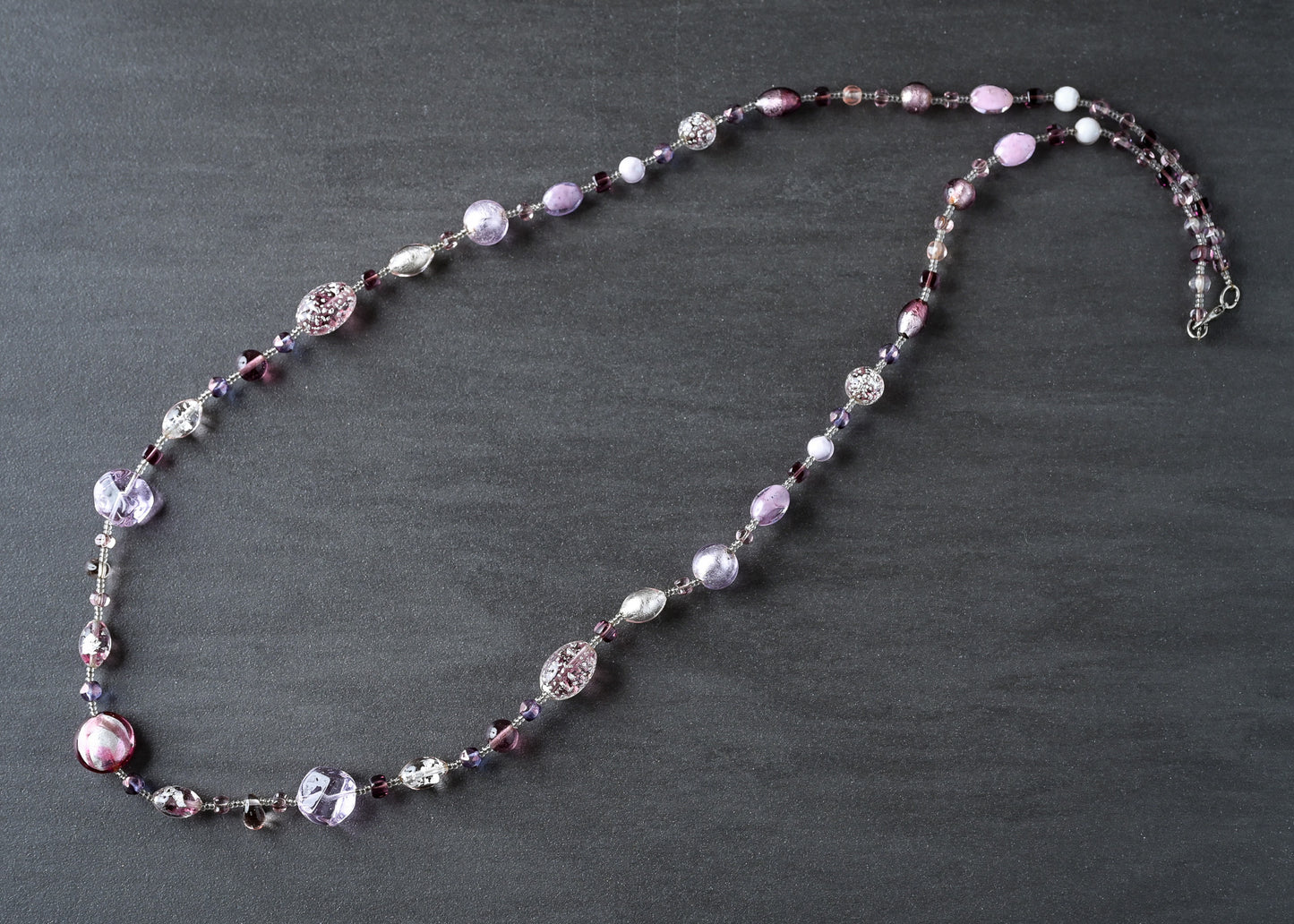 アメジスト色のネックレス ロングネックレス