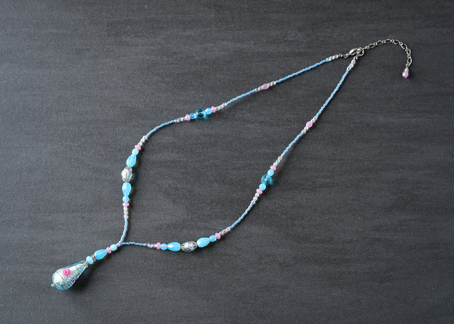 フィオラートビーズのネックレス しずくの花柄ビーズ ときめきネックレス