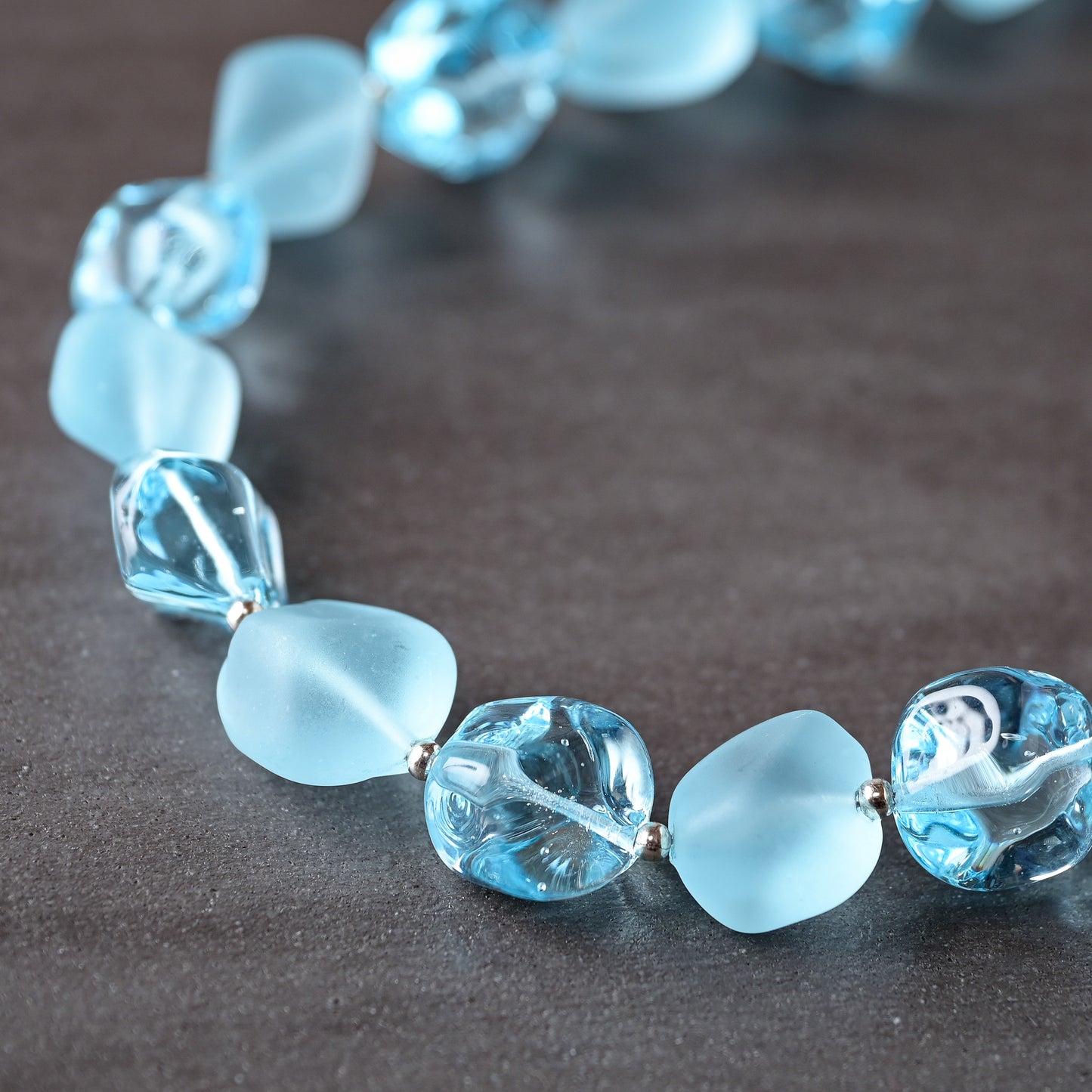 首もとにボリューム感が欲しい方へ 氷河ネックレス