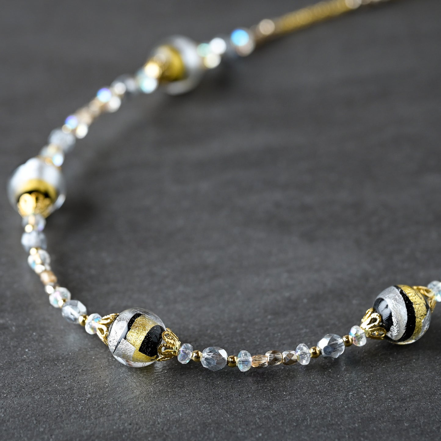 シックなベネチアンガラスのネックレス