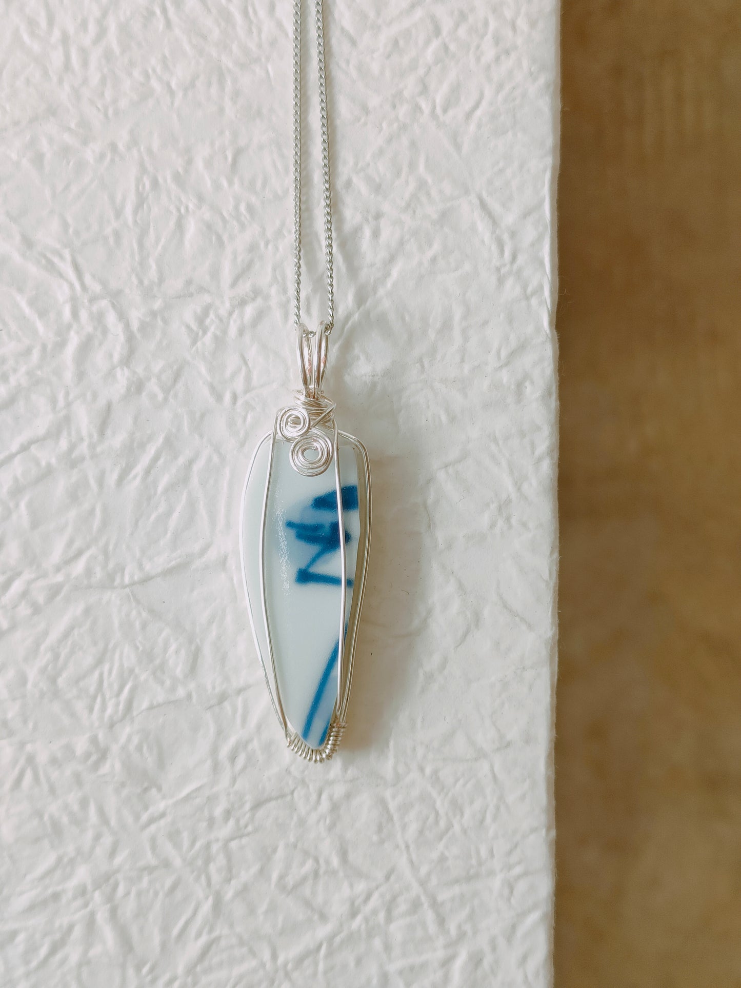 パイプをふかす異人の口元ネックレス|メリー