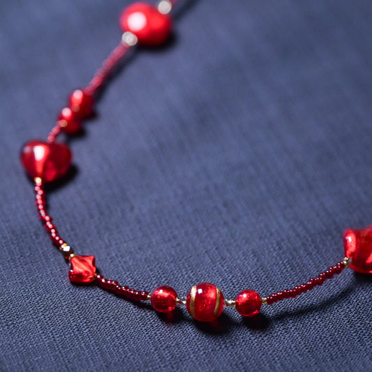 美しい赤色のネックレス　ベネチアンガラス