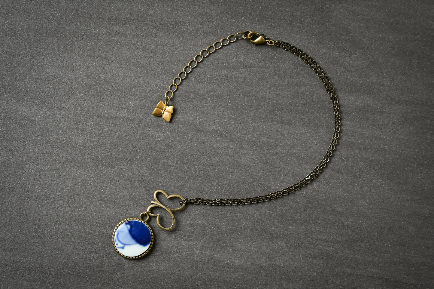 ブルー　ブラスパーツ・レジン・アクリル　ネックレス｜kusano