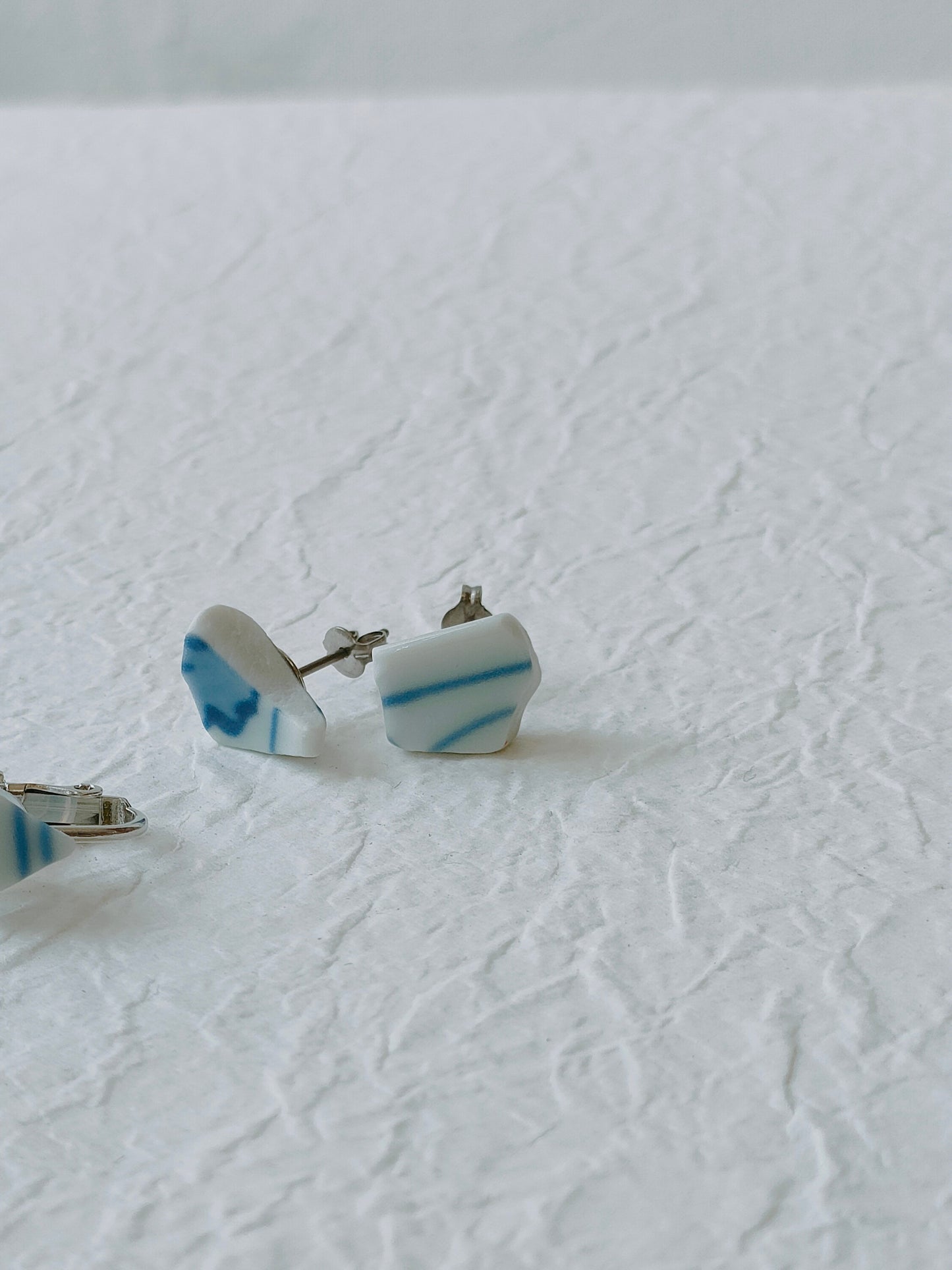 小さな異人の髪ピアス｜メリー